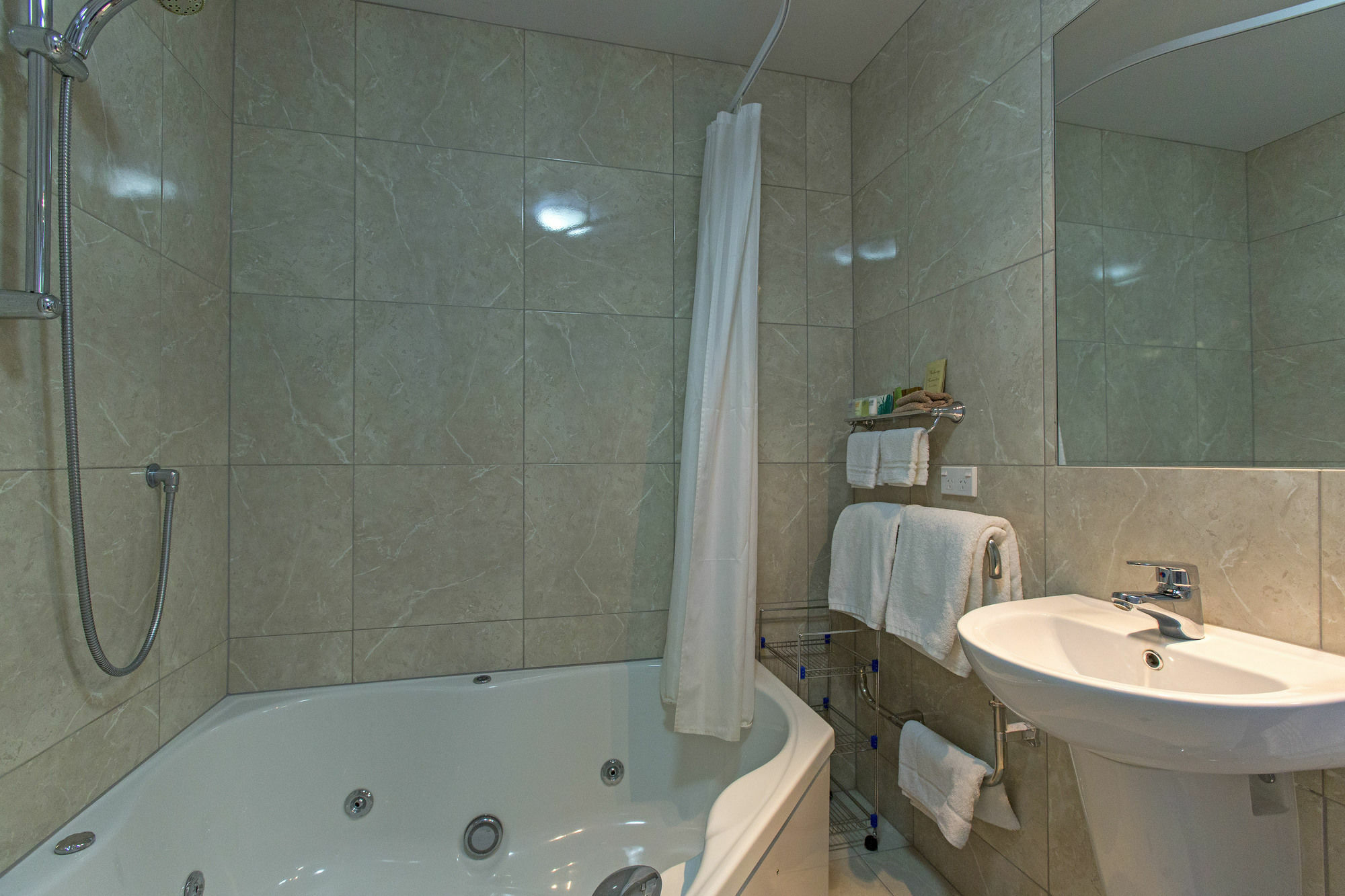 บีเค เอสพลานาด มอเตอร์ ลอดจ์ Motel โลเวอร์ฮัท ภายนอก รูปภาพ